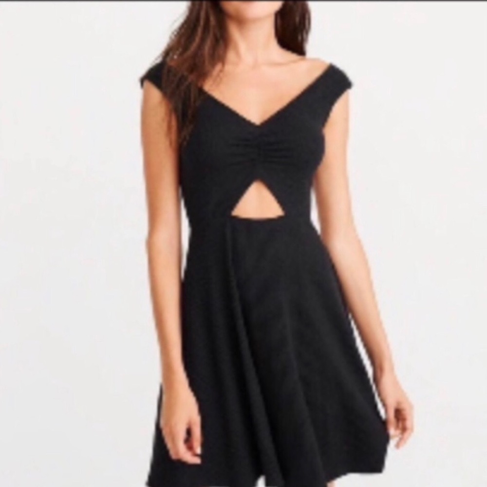 Abercrombie and Fitch off the shoulder cut out